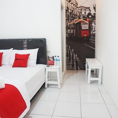 เรดดอร์ แอท จาลัน ตันจุง บลิตาร์ Hotel Blitar ภายนอก รูปภาพ