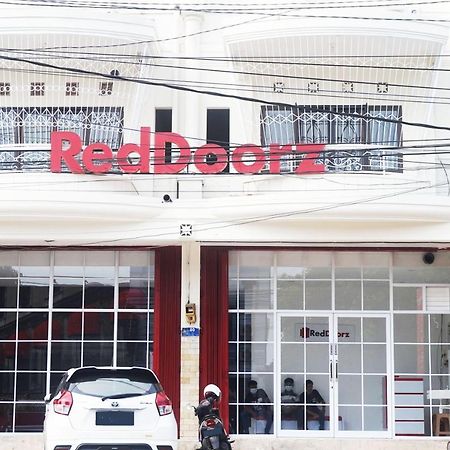 เรดดอร์ แอท จาลัน ตันจุง บลิตาร์ Hotel Blitar ภายนอก รูปภาพ
