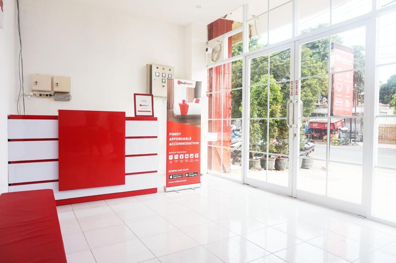 เรดดอร์ แอท จาลัน ตันจุง บลิตาร์ Hotel Blitar ภายนอก รูปภาพ